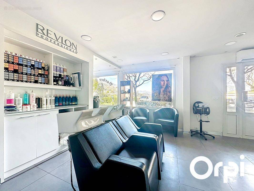 Commerce à GATTIERES