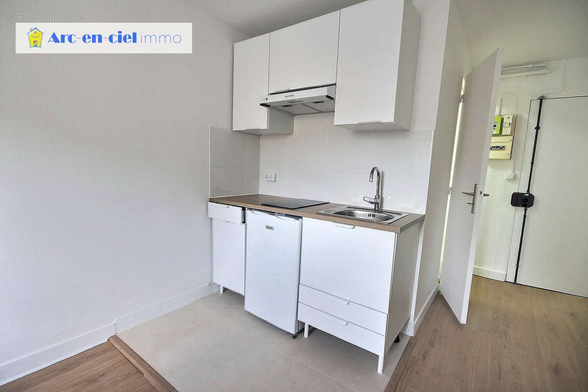 Studio 16 m2   Rue La Fayette Canal Saint Martin - photo 4