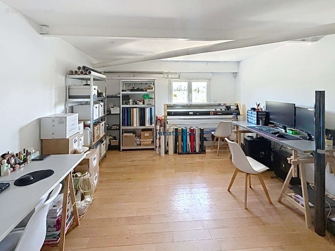 Appartement à CAMARET-SUR-AIGUES