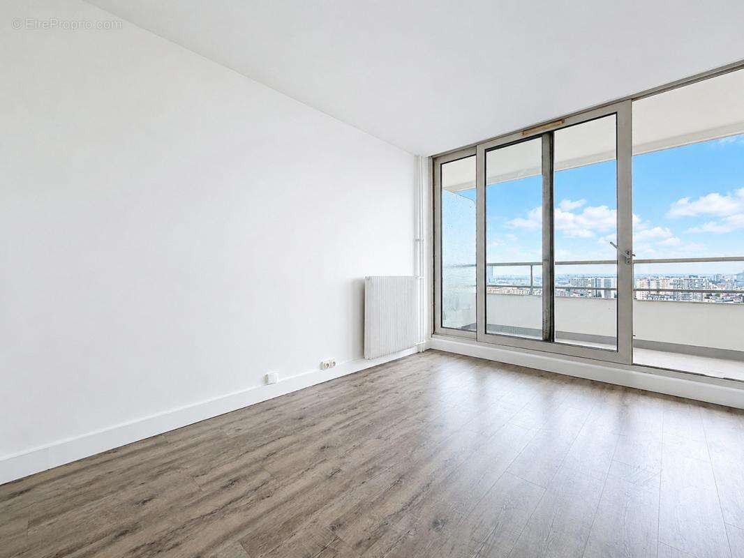 Appartement Rénové avec balcon Vue Panoramique - Quartier Chapelle, Paris - photo 7