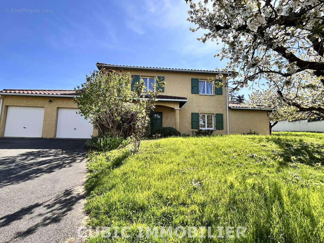 Maison à LACHASSAGNE