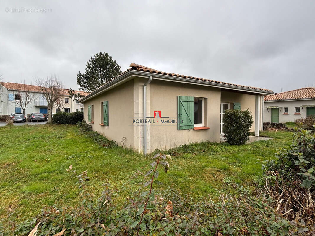 Maison à SAINT-MARTIN-LACAUSSADE