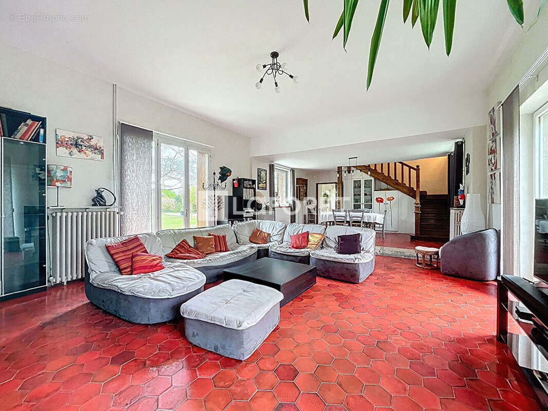 Maison à COURCELLES-SUR-SEINE