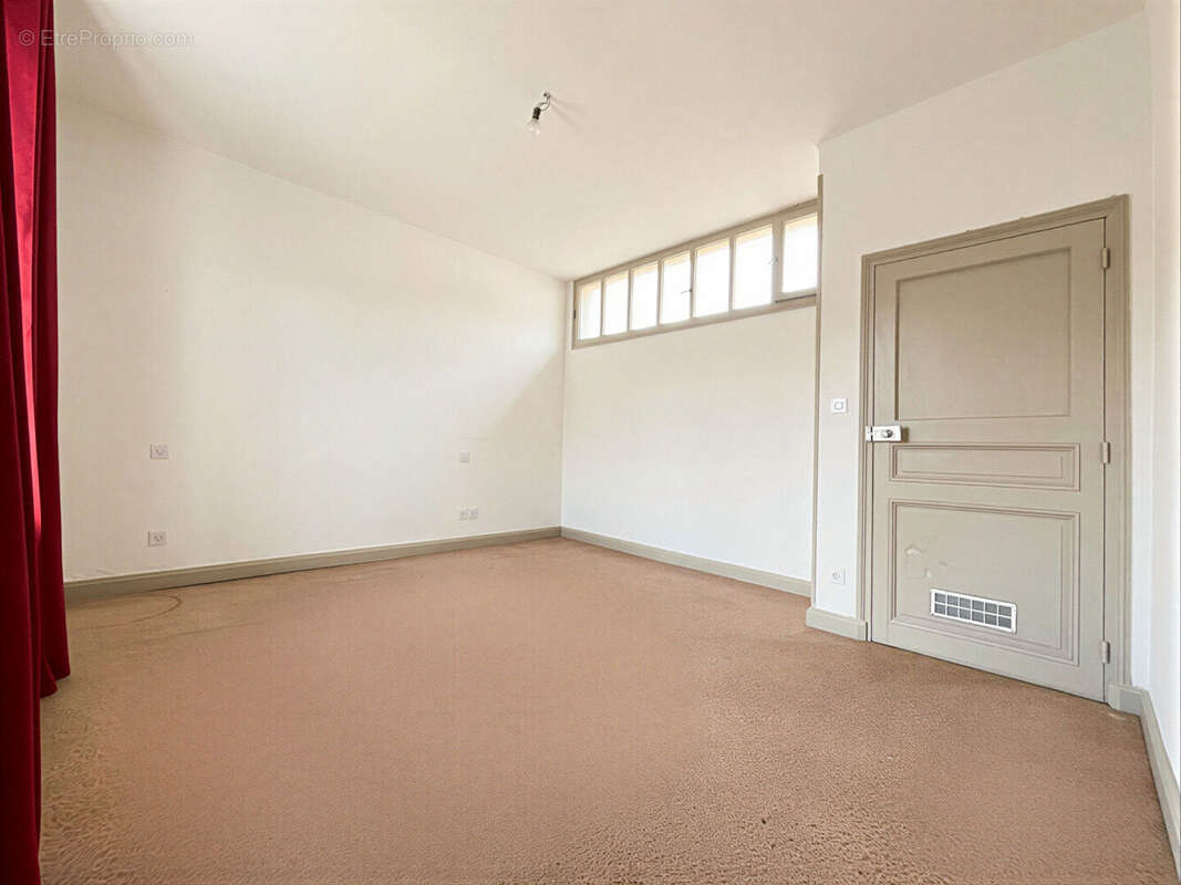 Immeuble avec 2 appartements et combles à Moutiers - 125 000 - photo 5