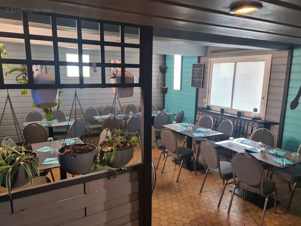 Commerce à NIEUL-LE-DOLENT