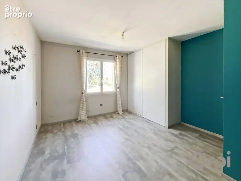 En campagne, avec vue, sur un terrain proche de 3000 m², agréable maison individuelle de plain pied avec garage et piscine - photo 10
