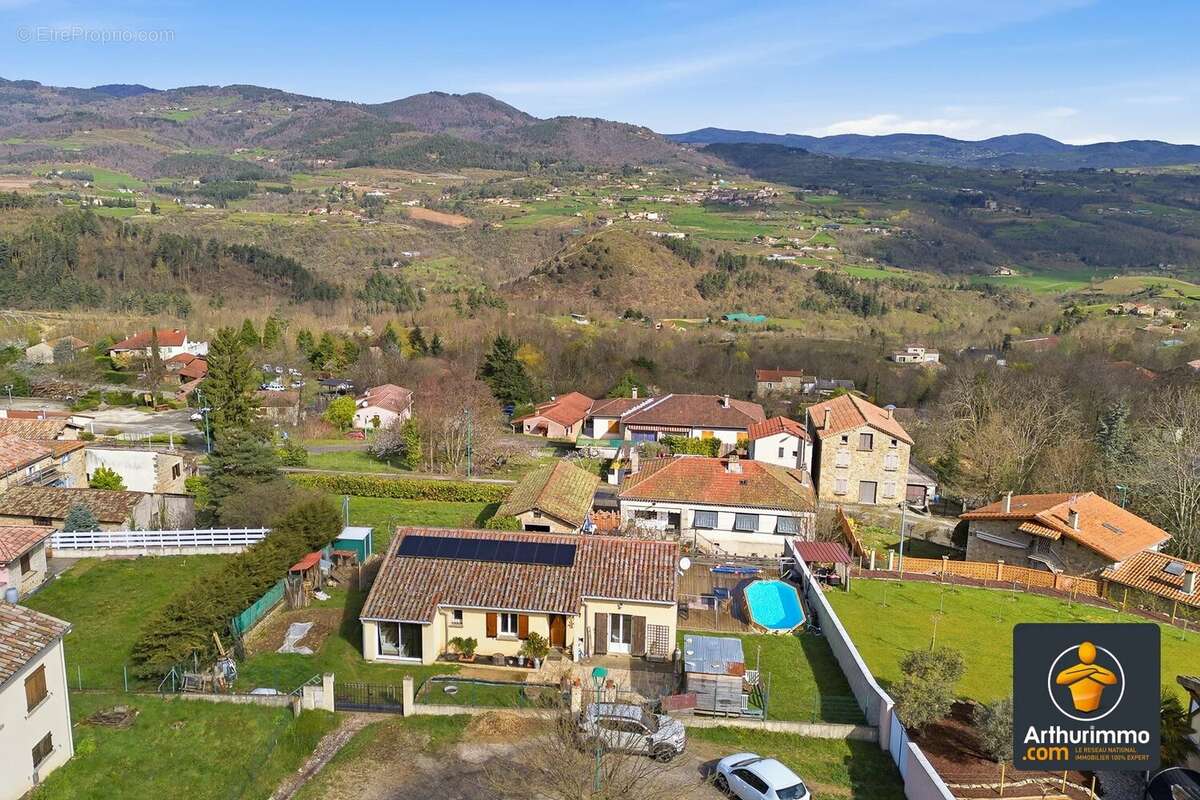 Maison à LE CRESTET
