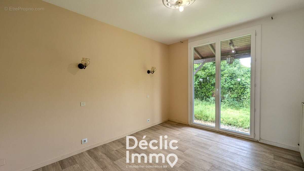 Pavillon 107m² Ruelle sur Touvre - photo 6