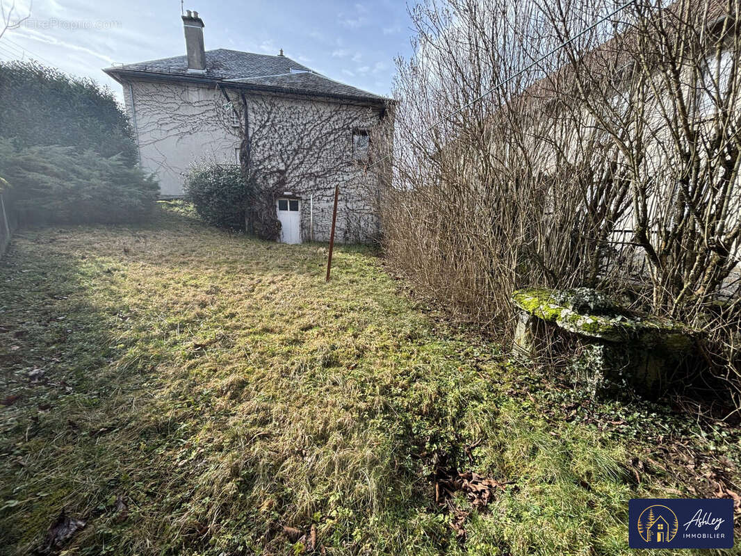 Maison 8 pièces RIOM-ES-MONTAGNES (Cantal) - Maison à RIOM-ES-MONTAGNES