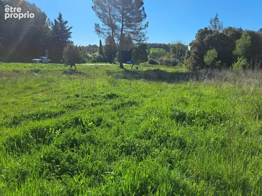 Terrain à LAMBESC