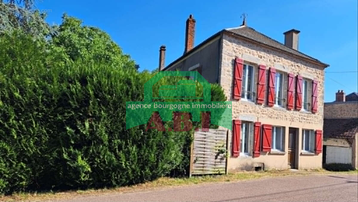58, Morvan Lormes - Maison indépendante  style Bourgeoise bon volumen habitalbe sur 3091m2 de terrain. - photo 2