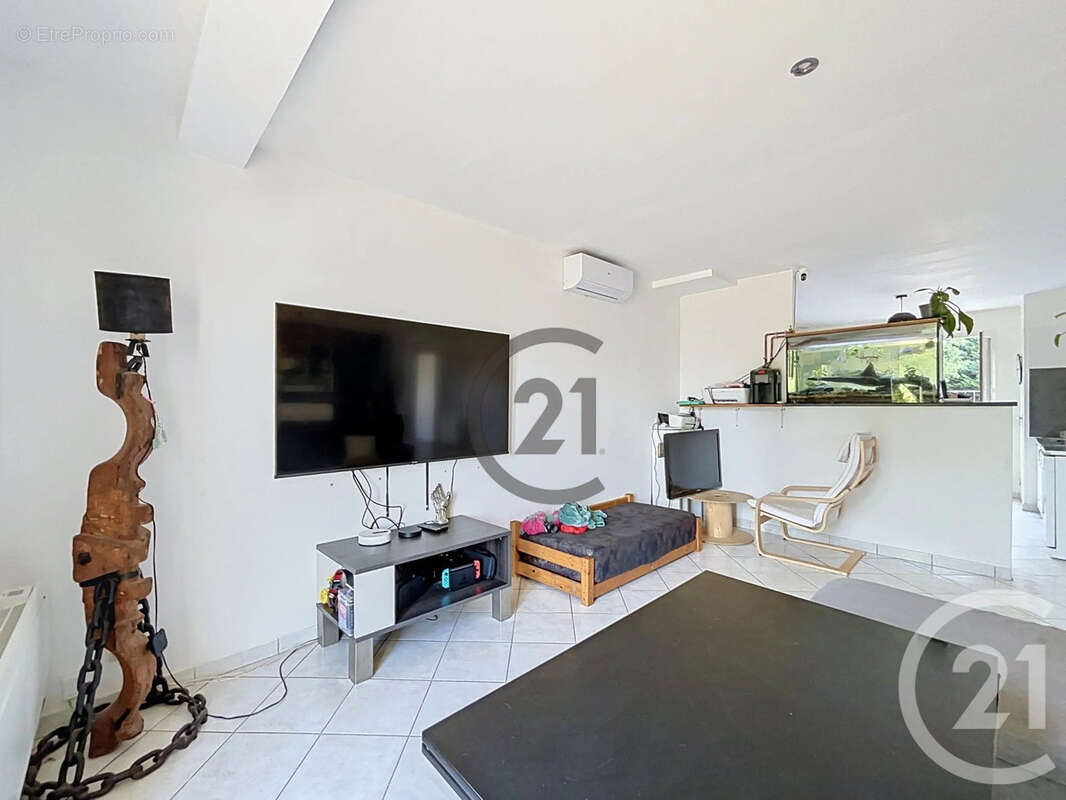 Maison 105 m² à Saint-Serotin  - photo 4