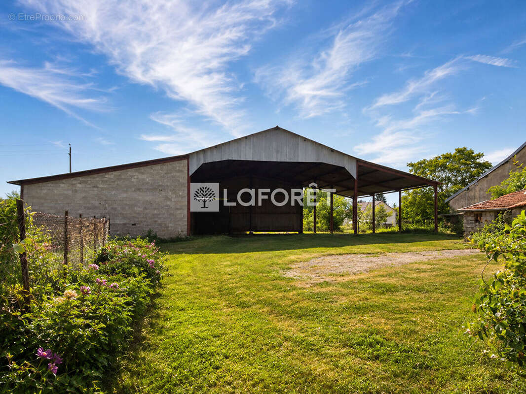 Ensemble immobilier à fort potentiel maison, dépendance et hangar - photo 2