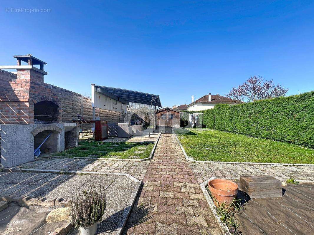 Maison à TERRASSON-LAVILLEDIEU