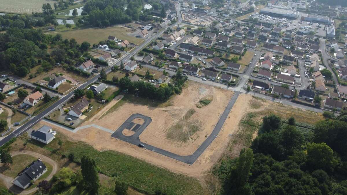 Terrain à MONTFORT-LE-GESNOIS