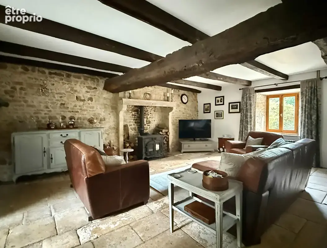 Ancienne ferme de caractère du XVIIe siècle entièrement rénovée avec dépendances , piscine et parc paysager - photo 6