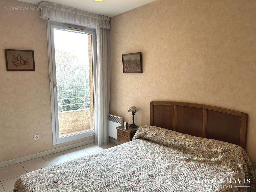 CHAMBRE 2 SUR BALCON - Appartement à MARSEILLE-5E