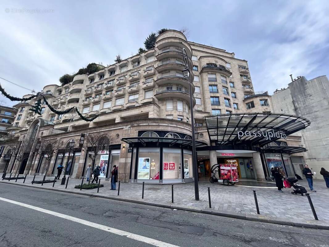 Appartement à PARIS-16E