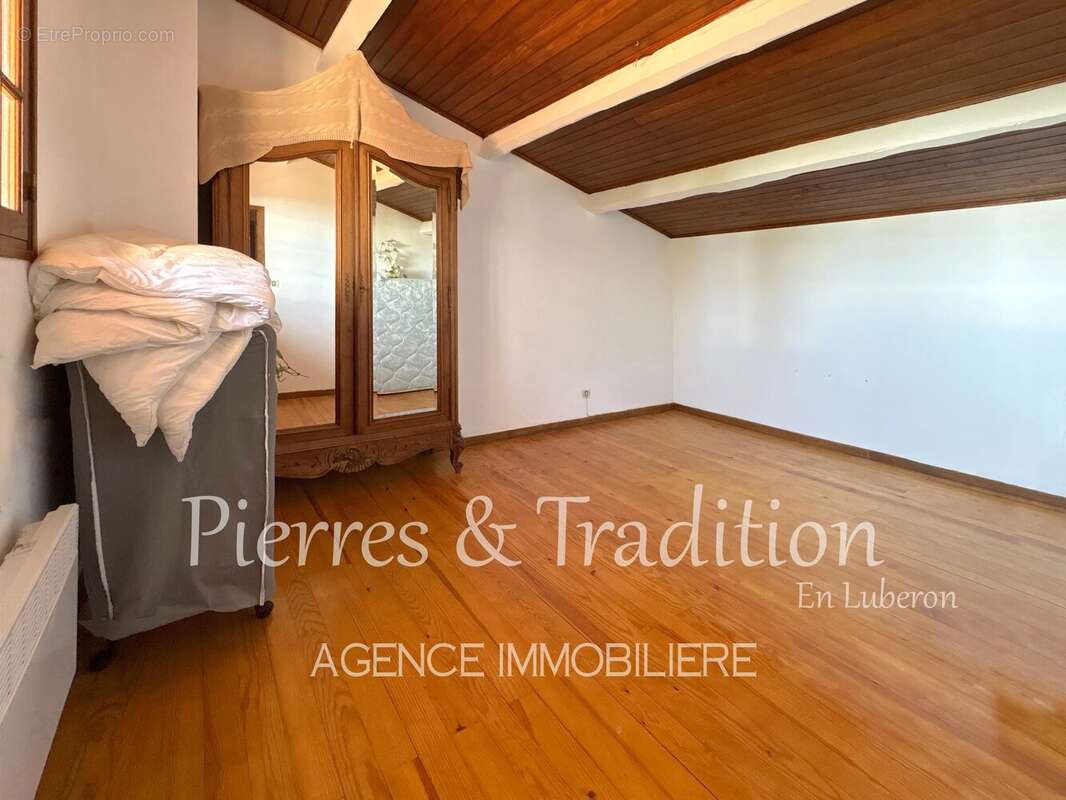 Exclusivité ! Maison avec terrain attenant et piscine dans quartier calme de Reillanne - photo 8