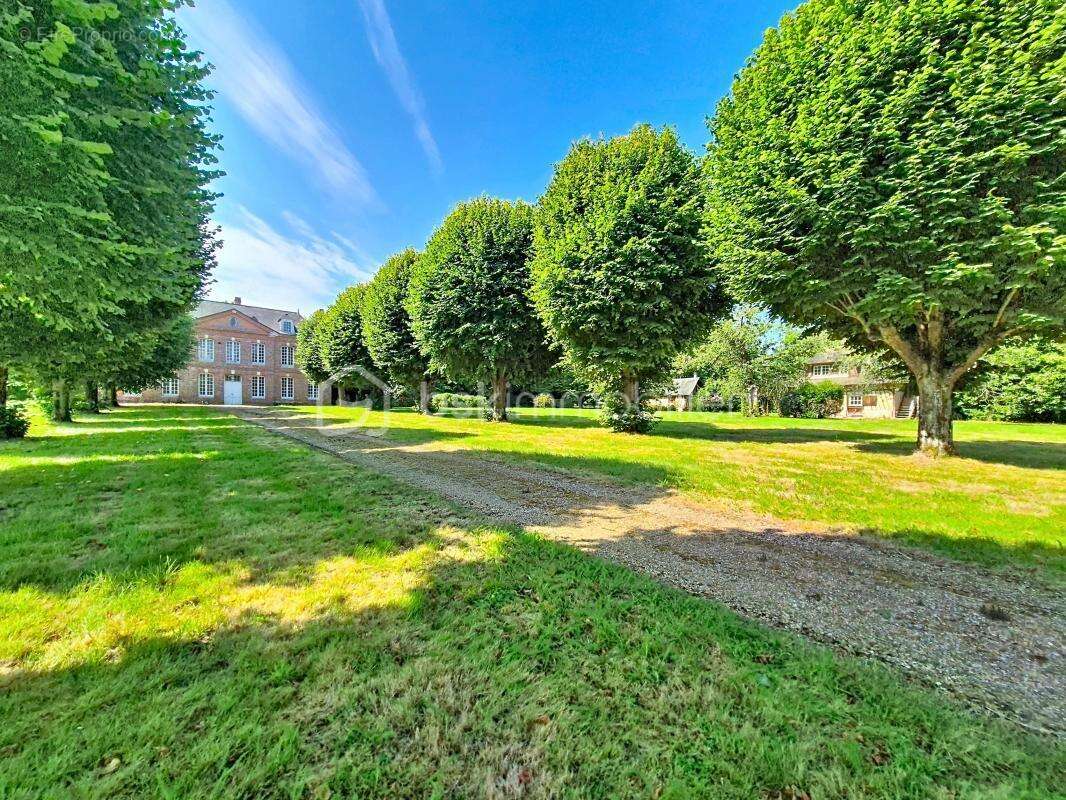 Élégante maison de maître, avec deux maisons d'amis, sur plus de 2Ha de terrain, à 9 kms de Honfleur ! - photo 3