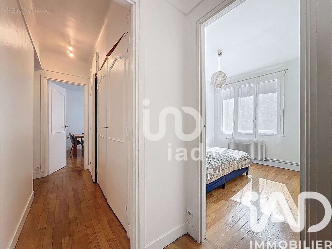 Photo 9 - Appartement à COURBEVOIE