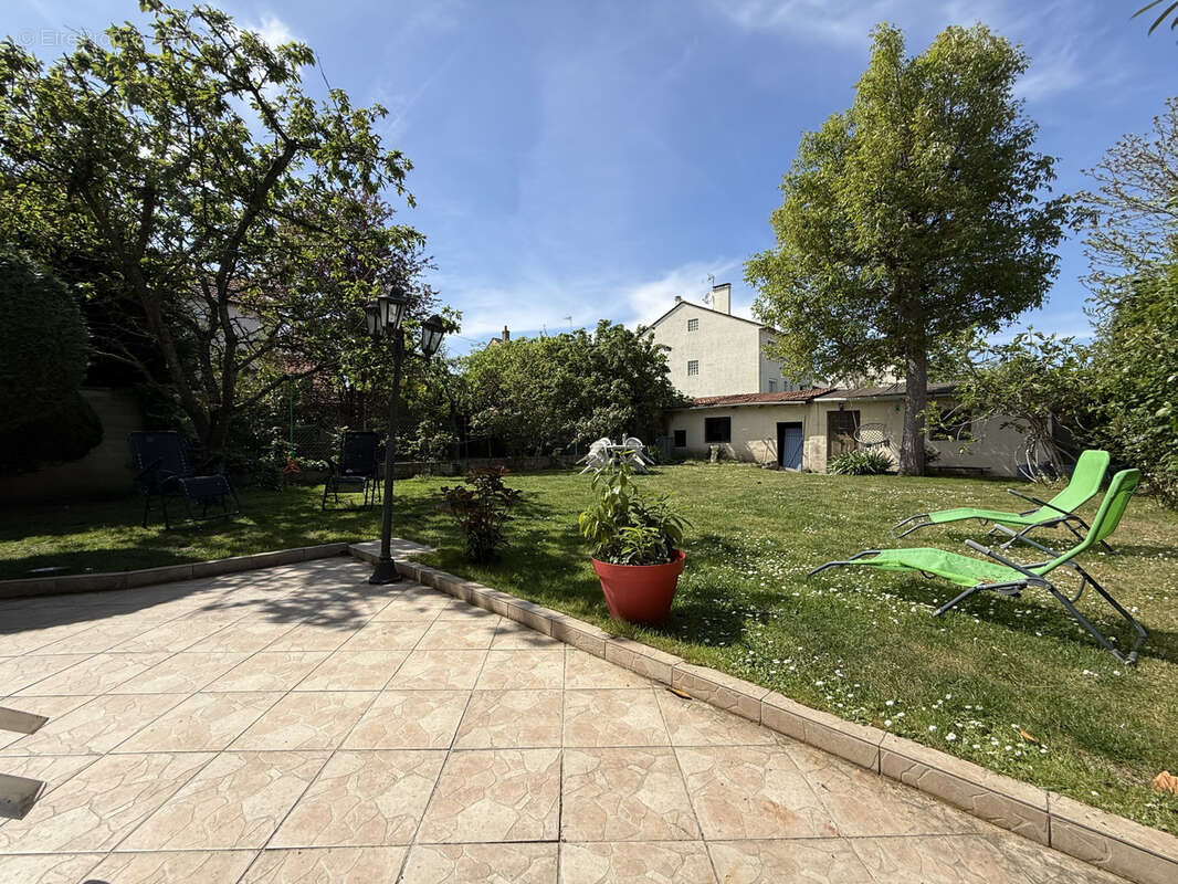 Maison à LE BLANC-MESNIL