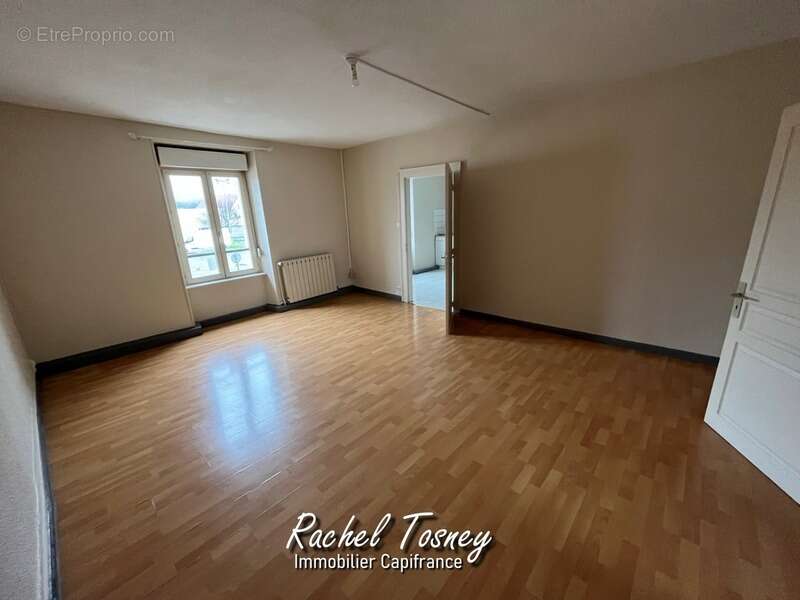 Appartement à CHAMPAGNEY