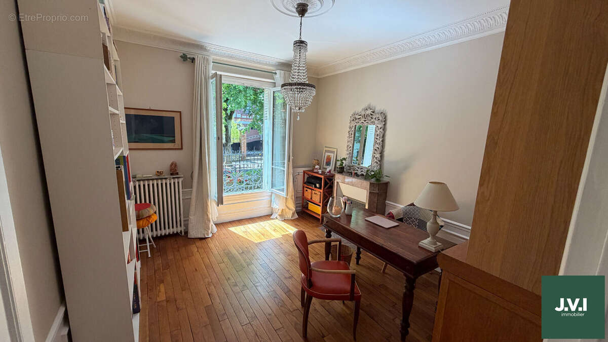 A VENDRE Appartement Enghien Les Bains 3 pièce(s) 59 m2 - photo 2