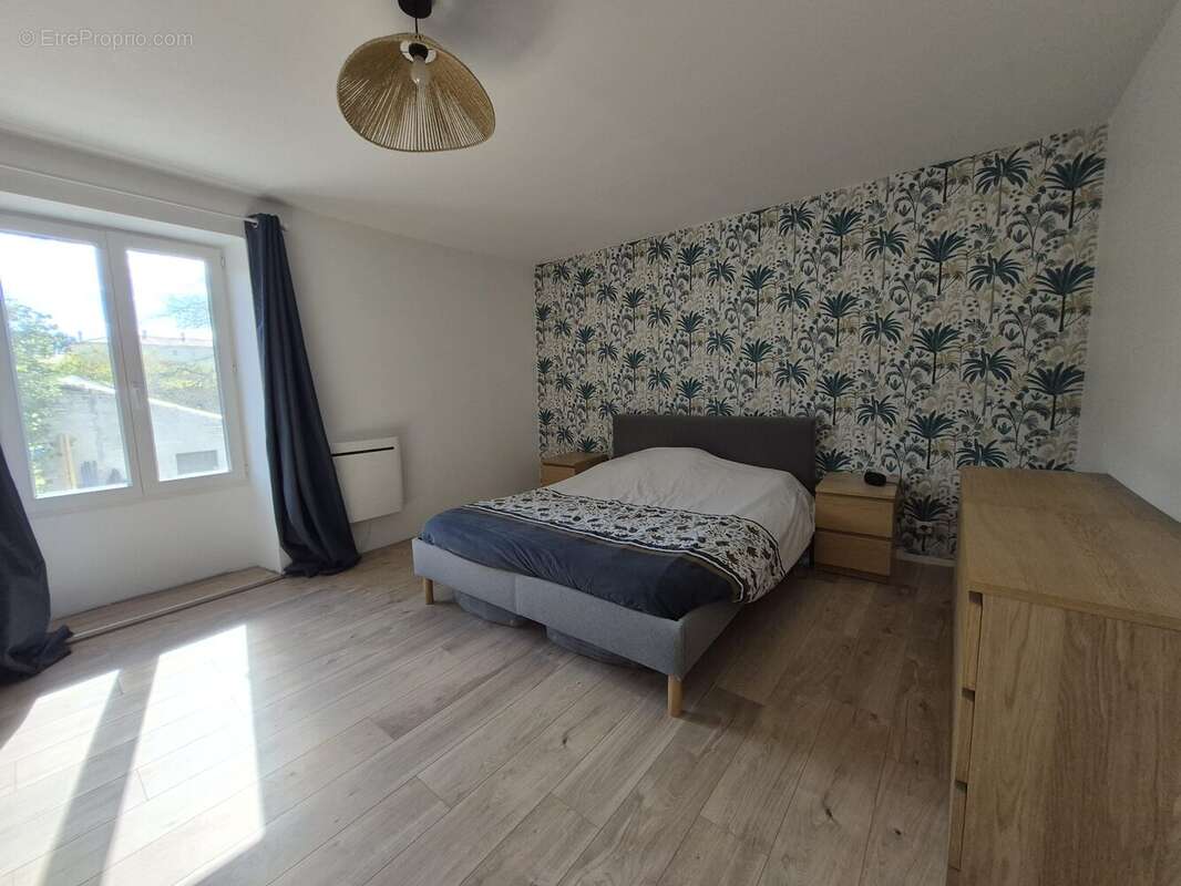 Maison à VILLENEUVE-LA-COMTESSE