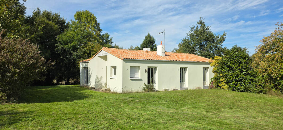 Maison à LE GIROUARD