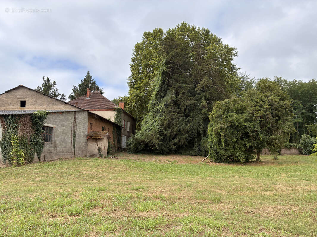 Ancienne maison bourgoise à rénover avec dépendances - photo 17