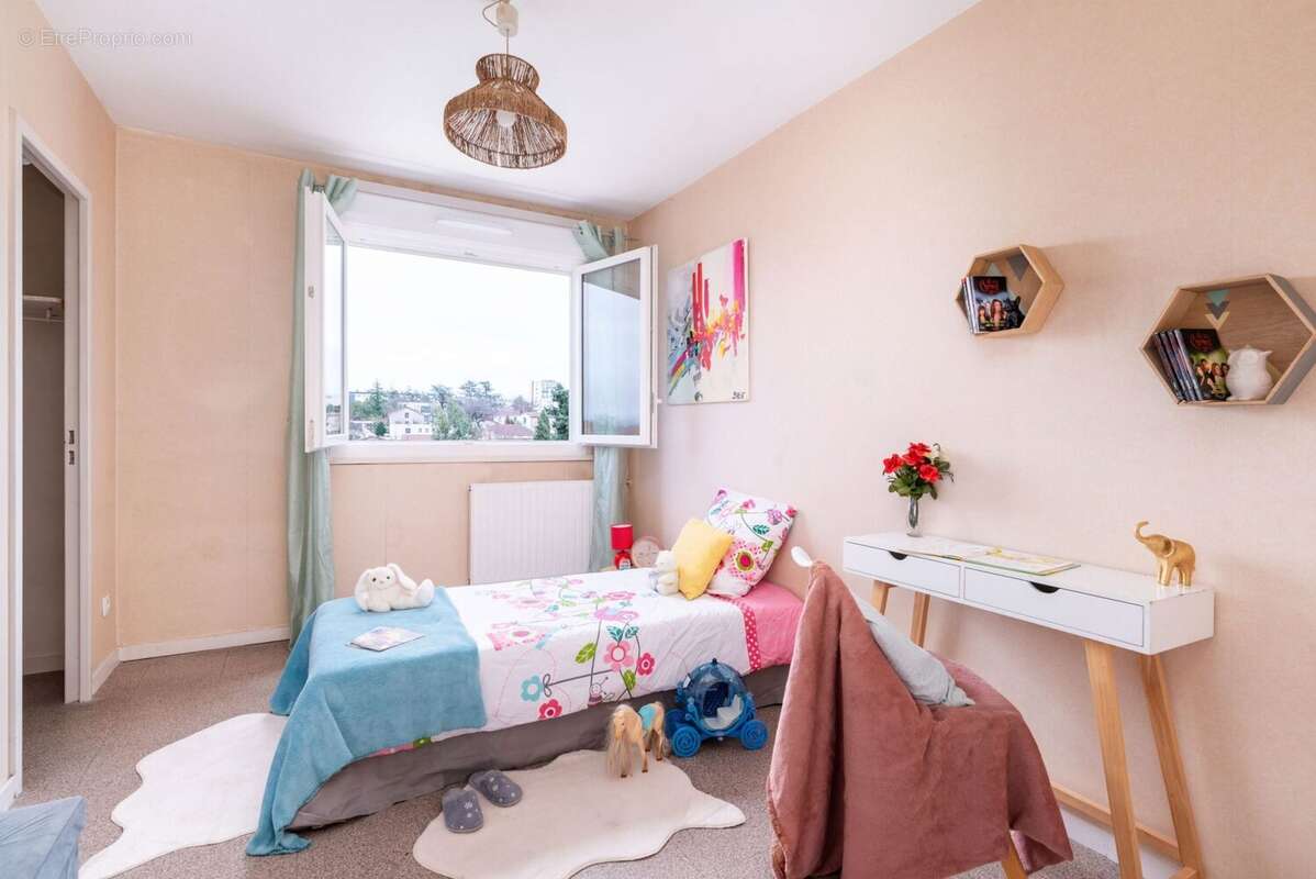 Appartement à DECINES-CHARPIEU