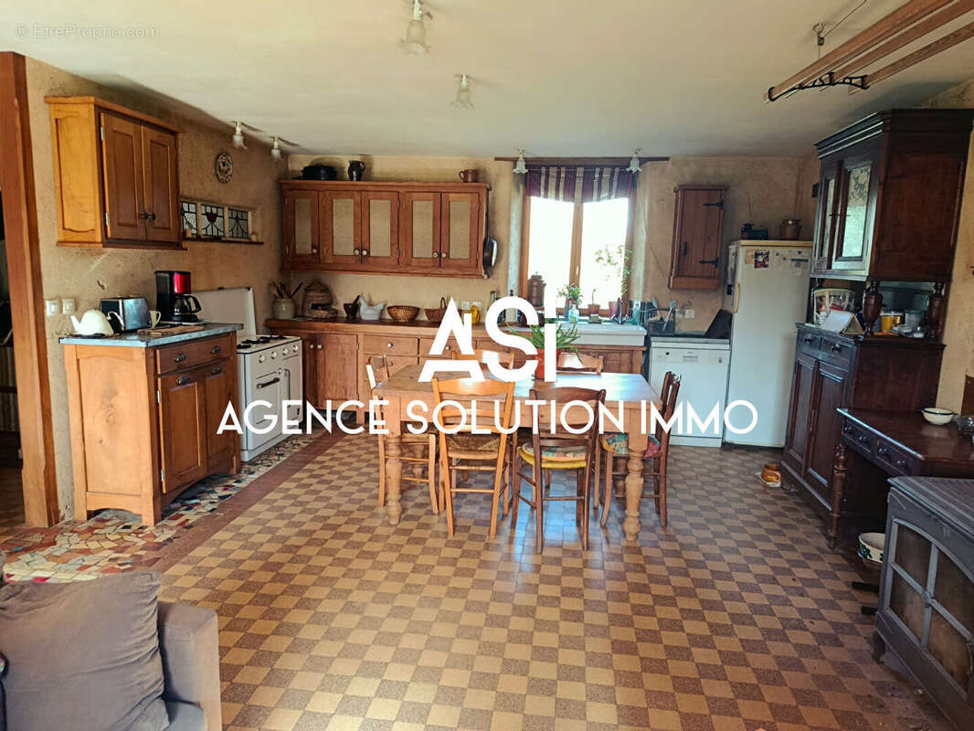 Maison de 135 m2 à la campagne sur un terrain de 15714 m2 - photo 6
