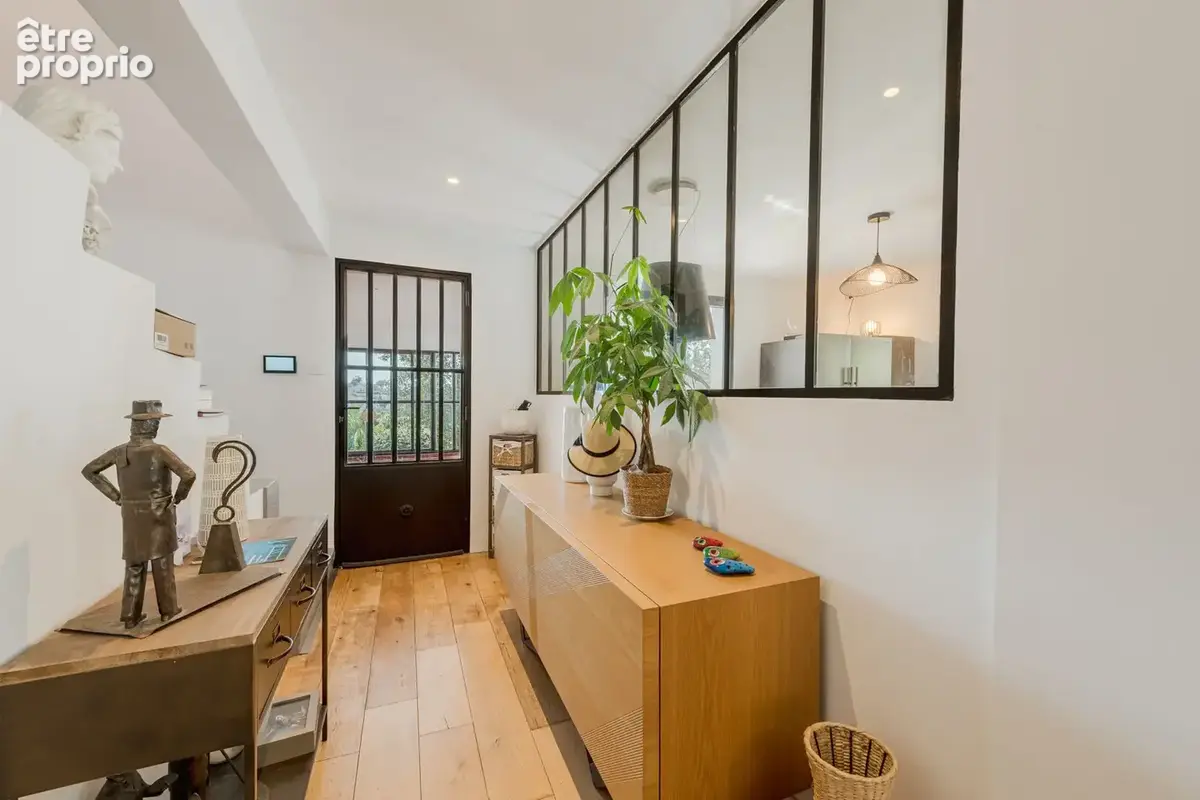 Villa rénovée à vendre avec jolie vue mer à Saint Raphaël , 4 chambres - photo 12