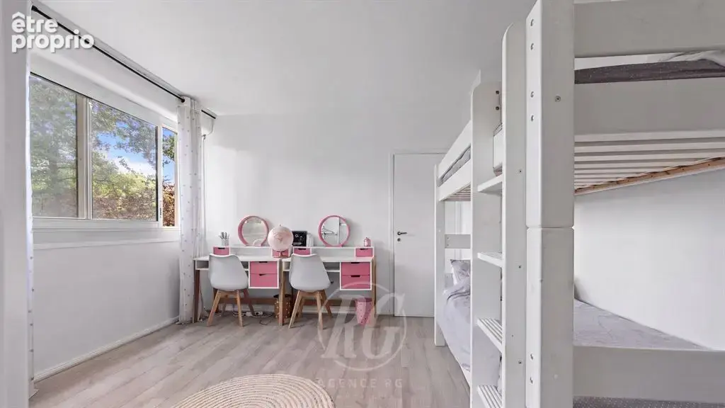 Découvrez cet élégant appartement traversant dans une résidence arborée - photo 7