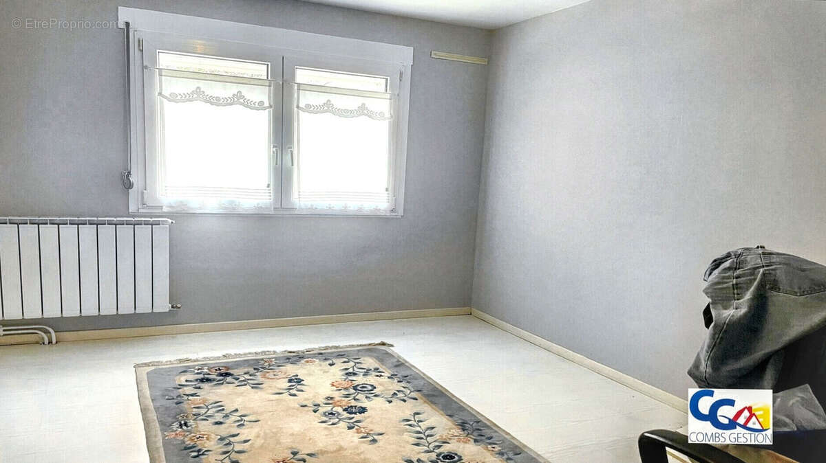 Maison à COMBS-LA-VILLE