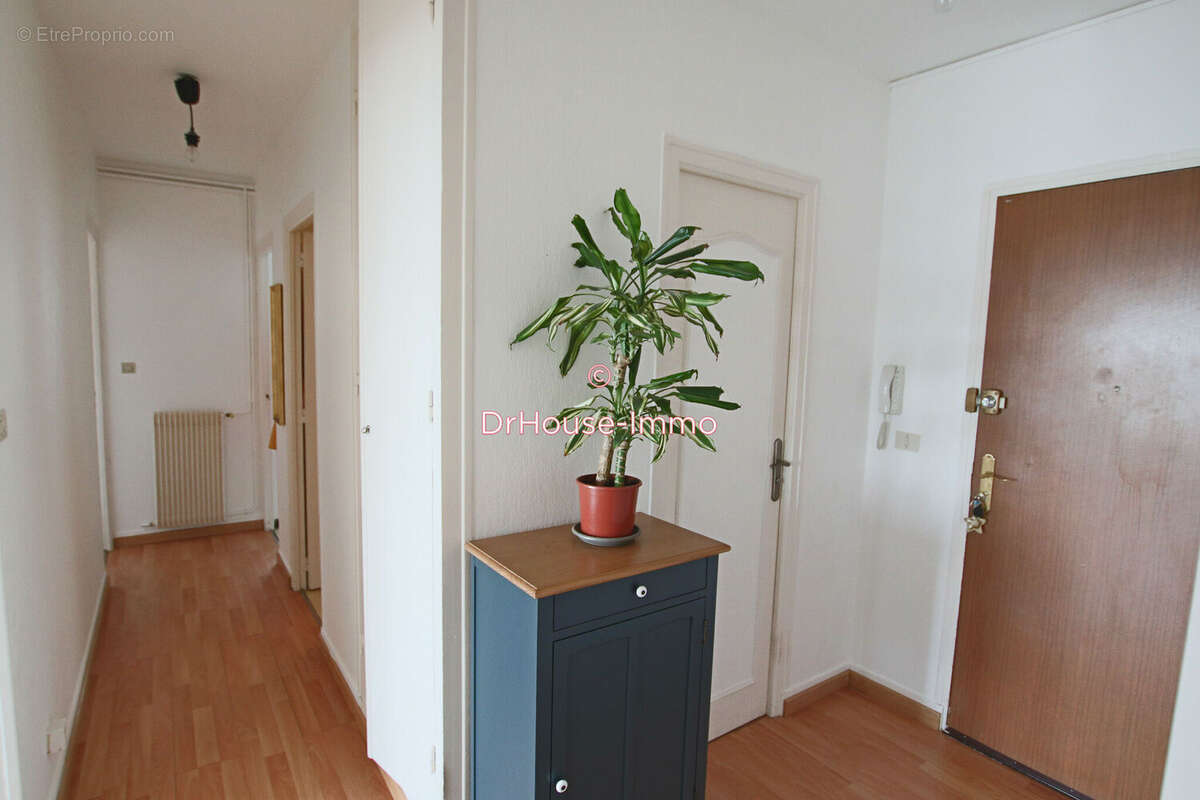Appartement 79 m² à Luce  - photo 6
