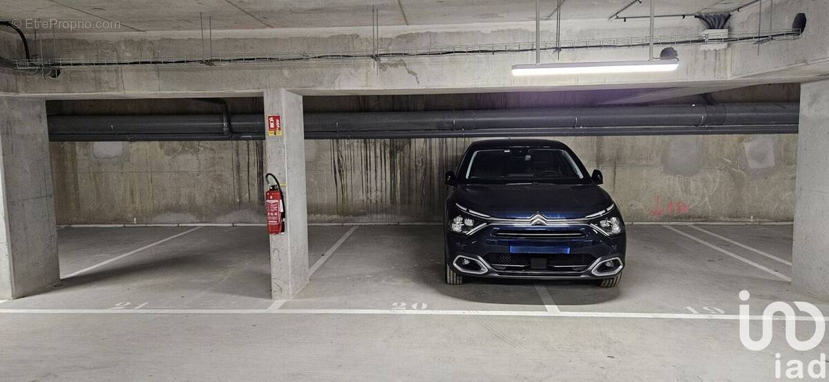 Photo 1 - Parking à VERNEUIL-SUR-SEINE