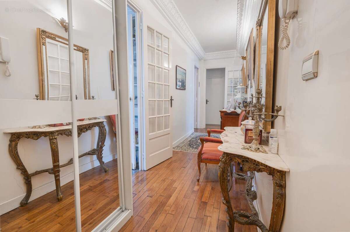Appartement à PARIS-15E
