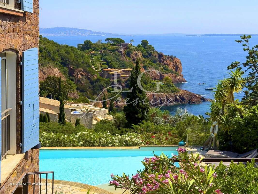 Élégante villa avec vue sur la mer à Théoule-sur-Mer - photo 13
