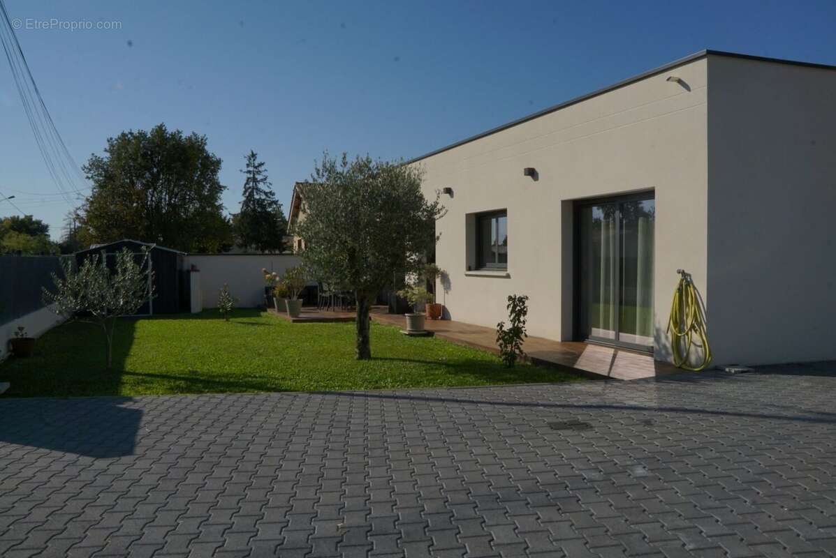 Maison à PAREMPUYRE