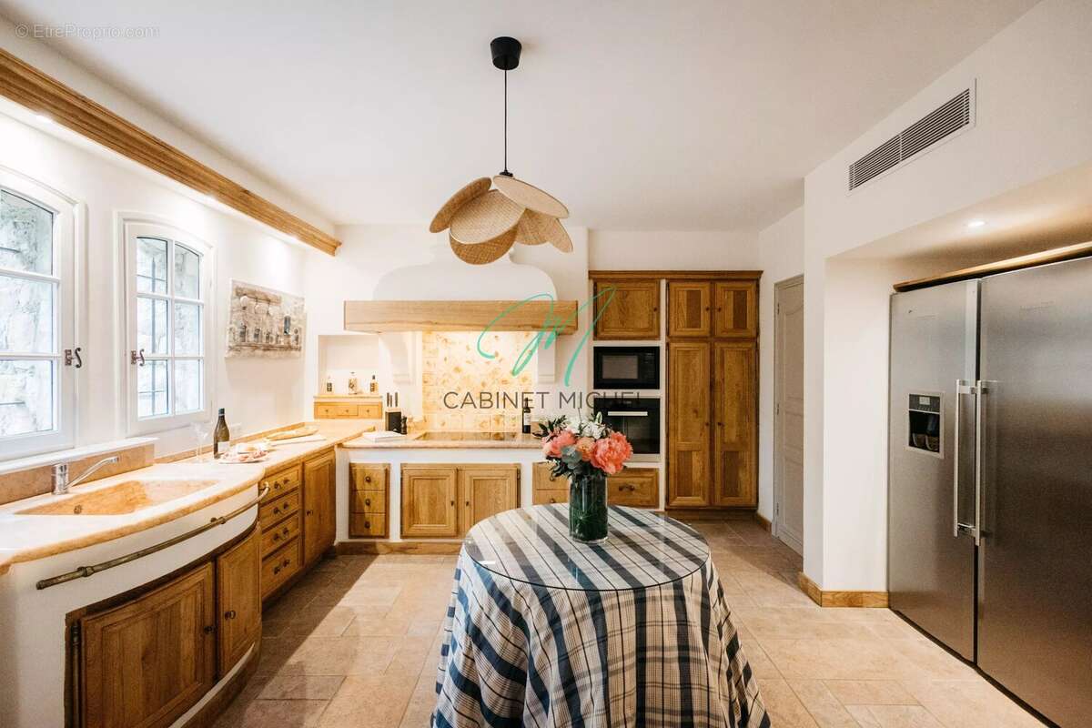 Maison à ROQUEFORT-LES-PINS