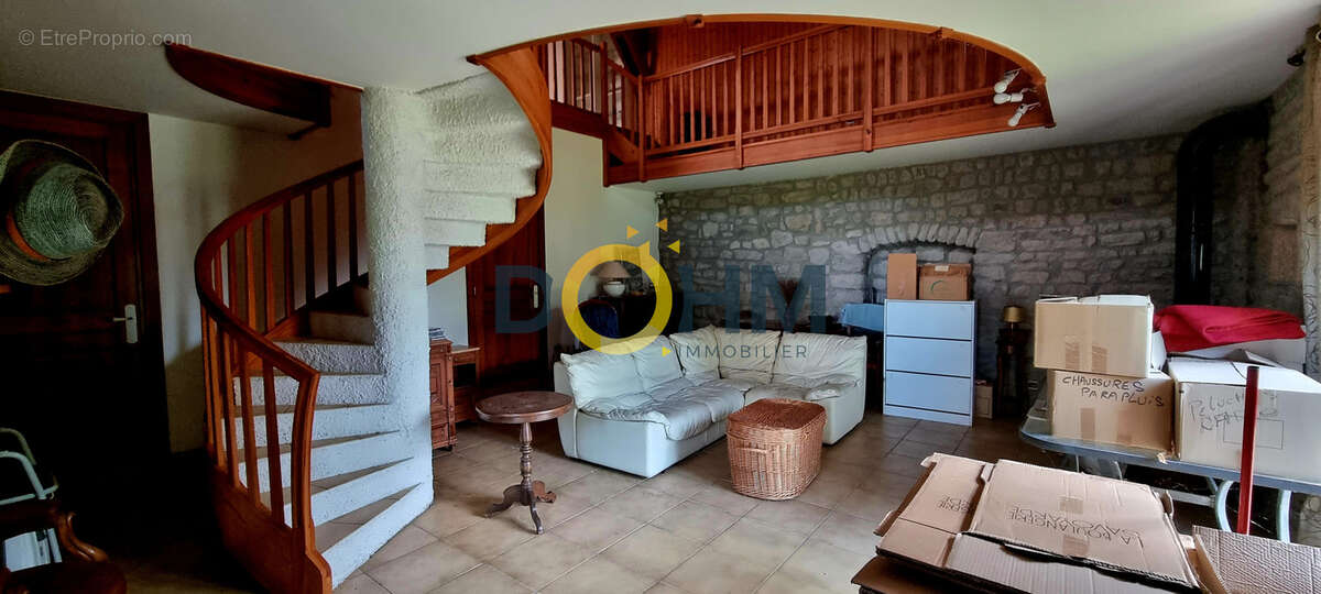 Maison à PERIGNEUX