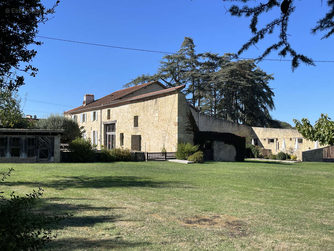 Maison à VIC-FEZENSAC