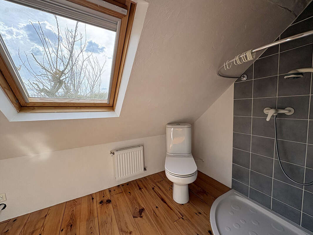 Maison à SAINT-CLEMENT-DES-LEVEES