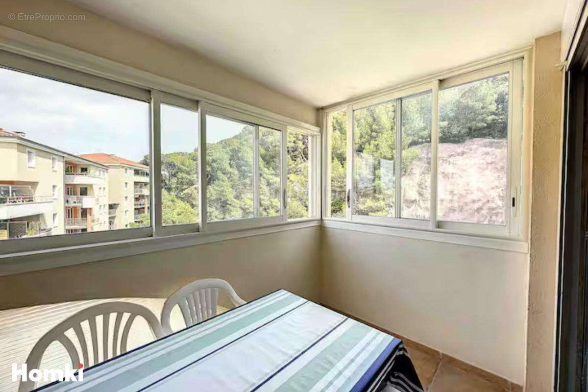 Appartement T2 cabine et loggia de 35 m2 à Sète 34200 - photo 4