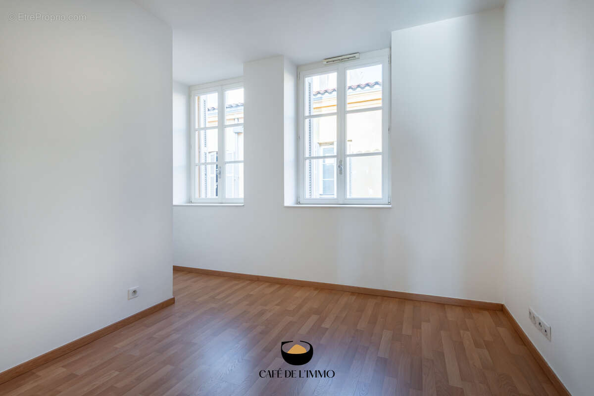 Appartement à MARSEILLE-2E