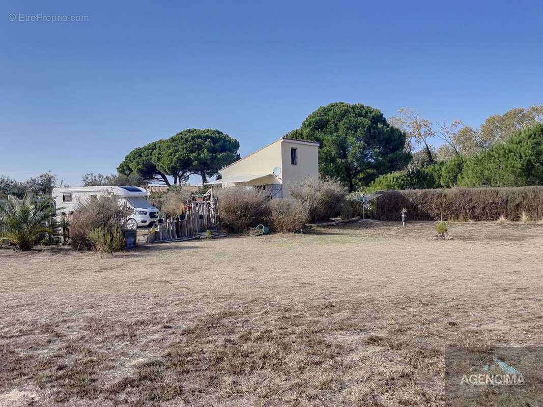 Petite villa avec un terrain de 2100m2 - photo 11