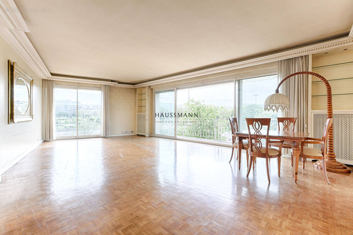 Appartement à NEUILLY-SUR-SEINE