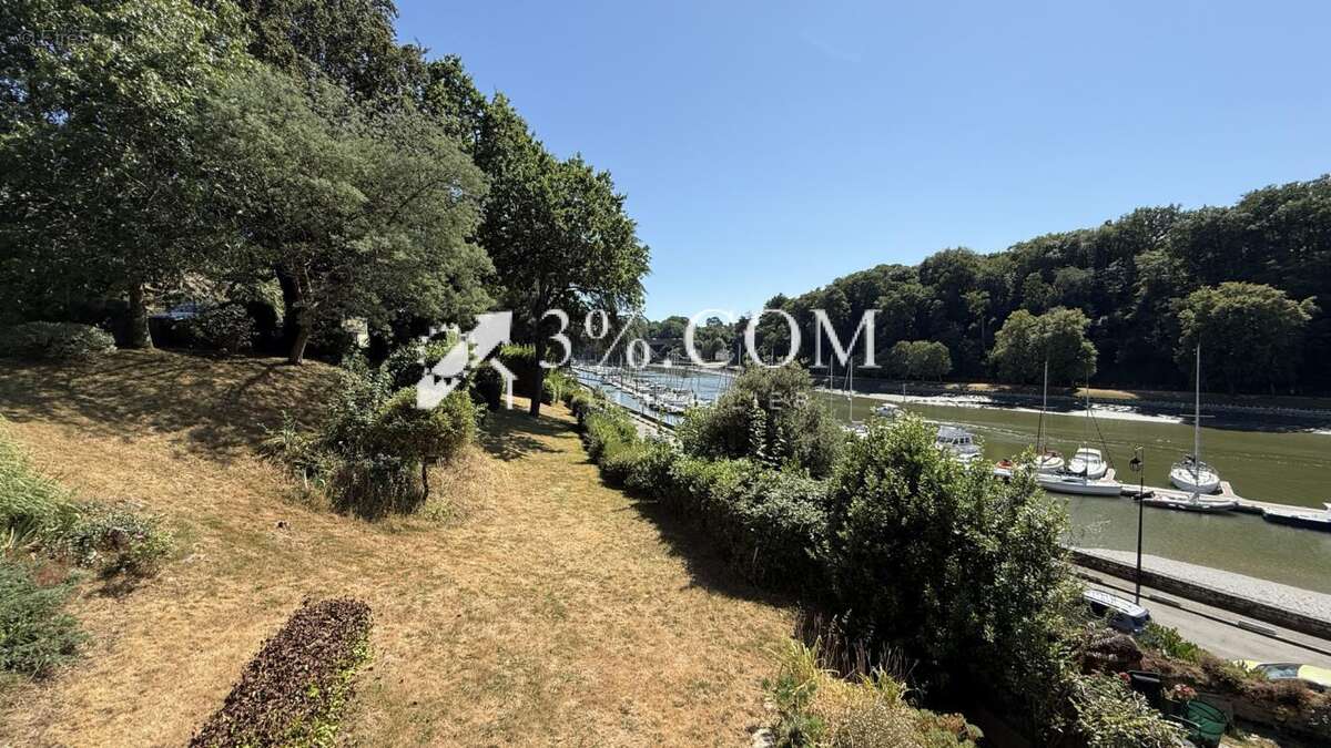Situé sur le port de Saint-Goustan, à Auray, cet appartement - photo 2
